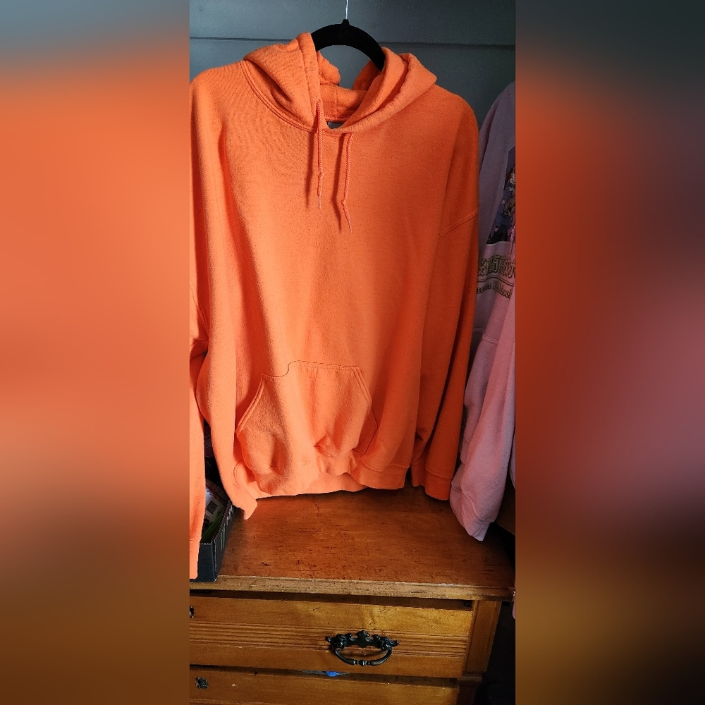 Pullover jacket with hood and pocket